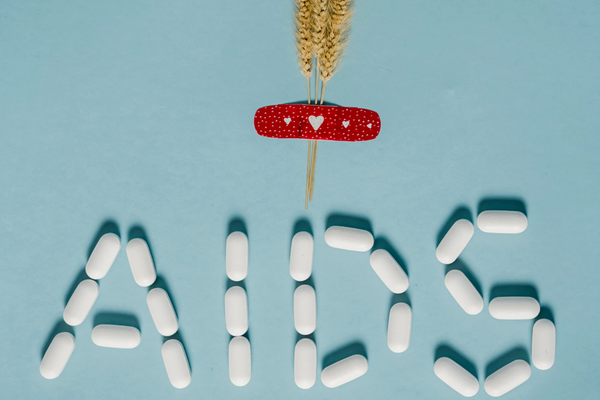 Pills arranged to spell out "AIDS"